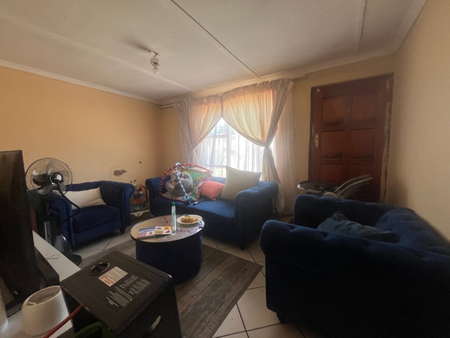 2 Bedroom Property for Sale in Zwide Eastern Cape